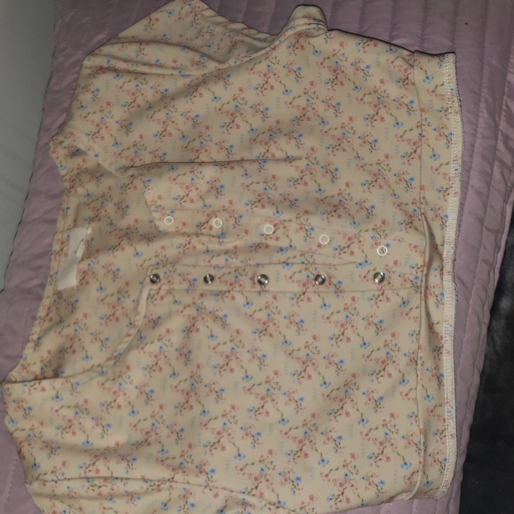 MY MUM MADE IT FLORAL CROP TOP . Says M/L but fits best on a small.